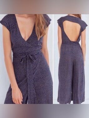 Urban Outfitters Kimchi Blue Shea Wrap Jumpsuit Women’s Size 4